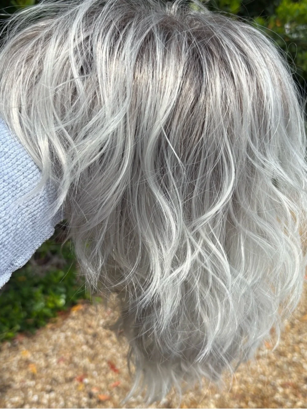Silver Gray Rooted Medium Length Wavy Synthetic Wig! Excellent condition! Bangs - Picture 5 of 10